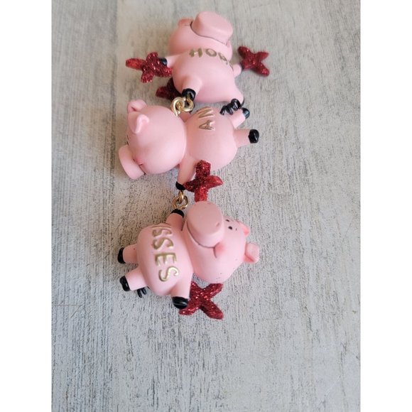 Carlton Cards Hogs Kisses ornament pig piglets Xmas - Picture 4 of 7